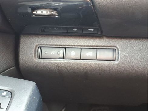 Used 2025 Nissan Pathfinder SV image 17