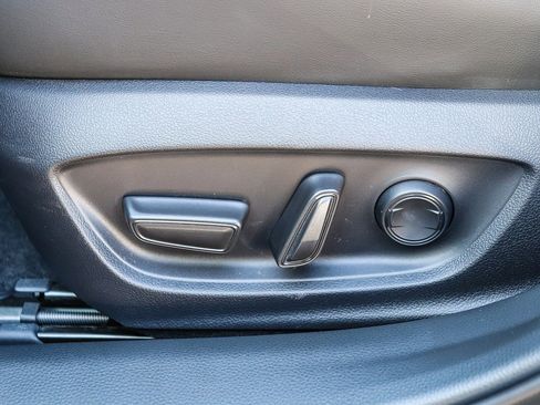 Used 2025 Toyota Prius XLE image 26