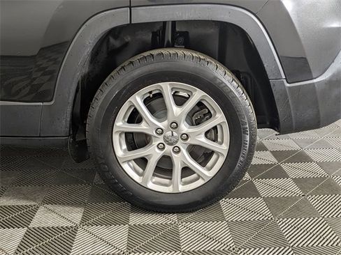 Certified 2016 Jeep Cherokee Sport image 31