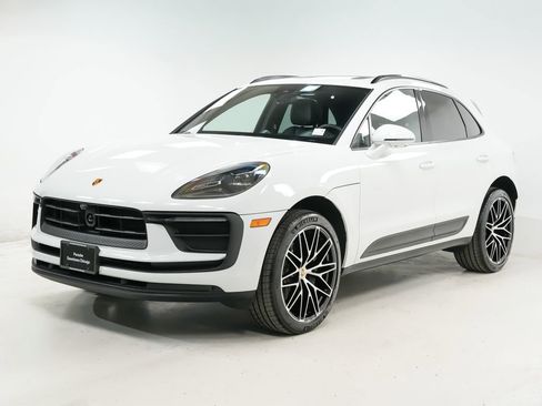 Certified 2026 Porsche Macan AWD/4WD image 1