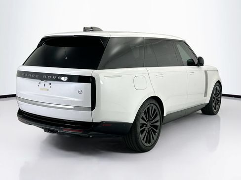 Used 2025 Land Rover Range Rover SV AWD/4WD image 5