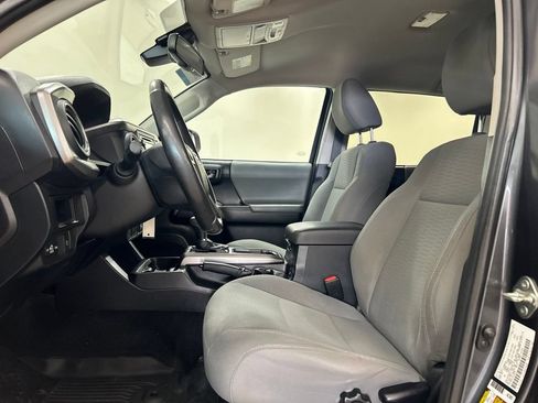 Used 2019 Toyota Tacoma SR5 AWD/4WD image 10