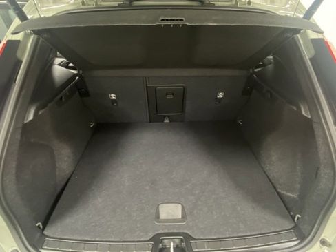 Used 2025 Volvo XC40 B5 Core image 9