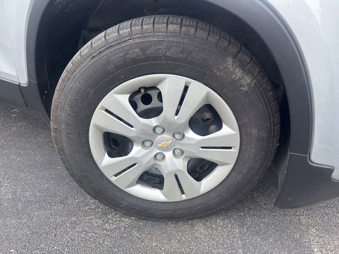 Used 2018 Chevrolet Trax LS image 30