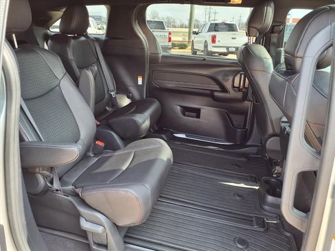 Used 2025 Toyota Sienna XSE w/ XSE Plus Package image 20
