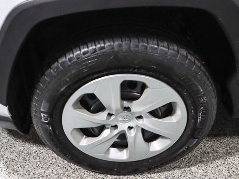 Used 2021 Toyota RAV4 LE image 11