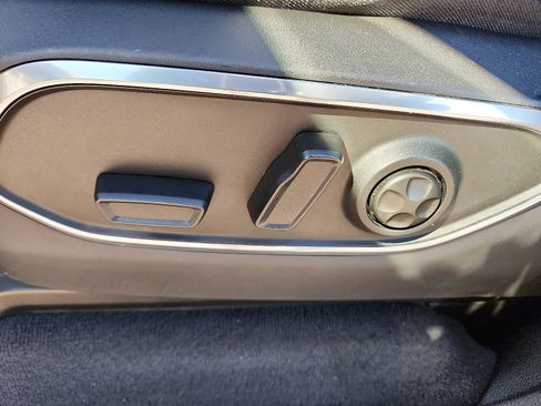 Used 2024 Jeep Wagoneer L Series II w/ Flexible Seating Group image 12