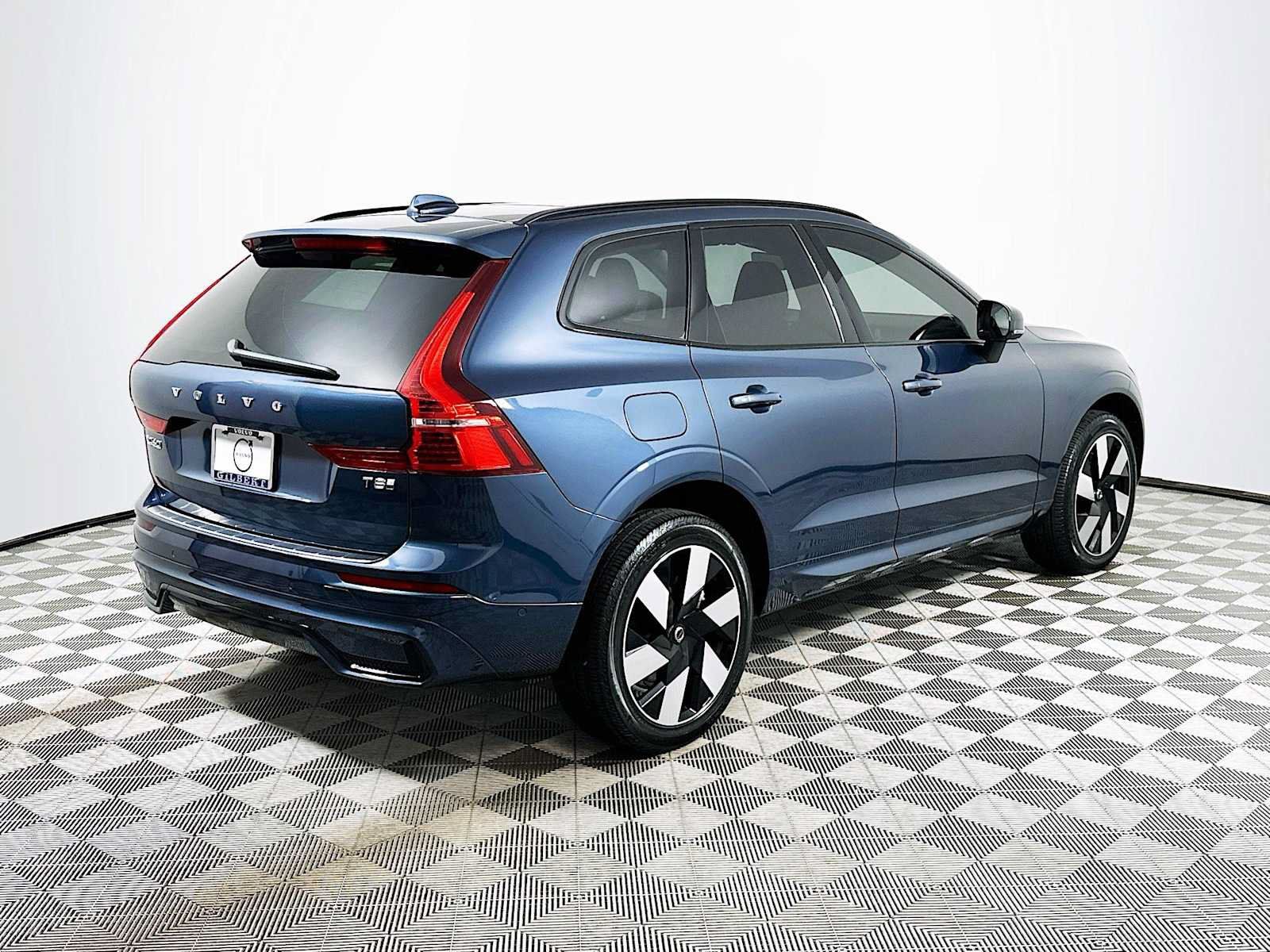 Certified 2025 Volvo XC60 T8 Plus w/ Protection Package Premier AWD/4WD image 7