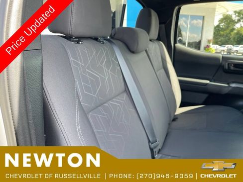 Used 2018 Toyota Tacoma TRD Off-Road w/ Technology Package RWD image 27