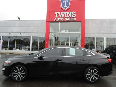 Used 2022 Chevrolet Malibu RS image 2