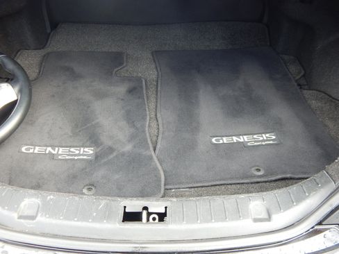 Used 2010 Hyundai Genesis 3.8 image 16