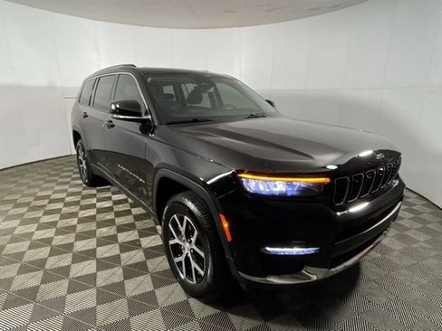 Used 2023 Jeep Grand Cherokee L Limited w/ Luxury Tech Group II image 3