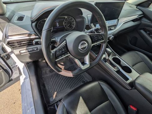 Certified 2023 Nissan Altima 2.5 SR w/ SR Premium Package FWD image 10