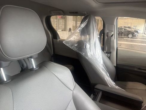 Used 2021 Toyota Sienna XLE FWD image 10