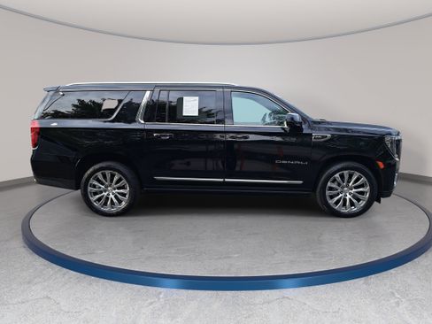 Used 2022 GMC Yukon XL Denali w/ Max Trailering Package AWD/4WD image 4