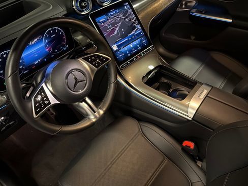 Used 2023 Mercedes-Benz GLC 300 4MATIC image 9
