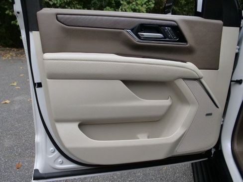 Used 2025 GMC Yukon Denali w/ Denali Reserve Package RWD image 30