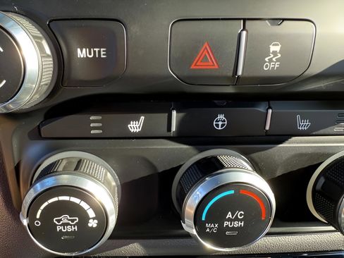 Used 2020 RAM 2500 Big Horn w/ Level 1 Equipment Group image 22