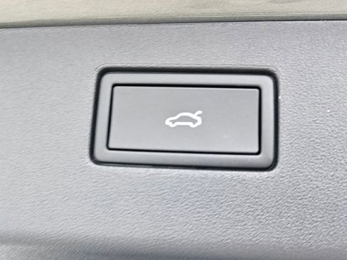 New 2026 Volkswagen Tiguan SE R-Line image 12