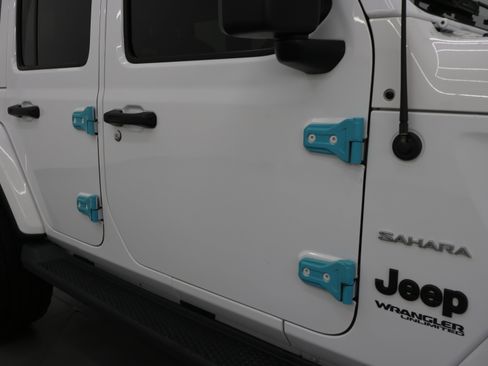 Used 2019 Jeep Wrangler Unlimited Sahara AWD/4WD image 22