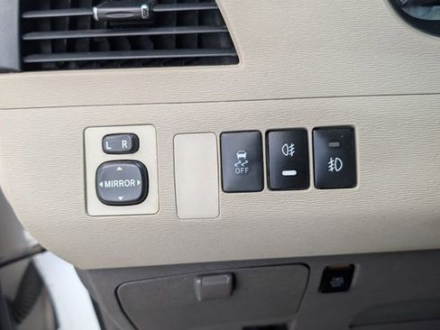 Used 2012 Toyota Sienna LE image 35