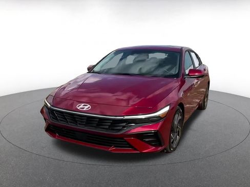 Used 2025 Hyundai Elantra Limited image 4