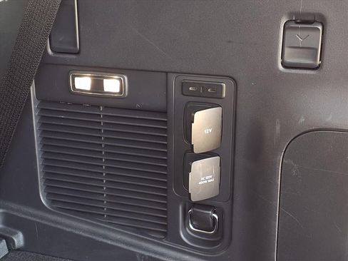 Used 2025 Ford Expedition Active image 31