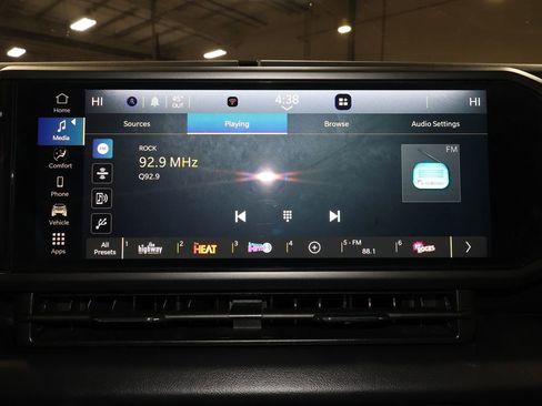 Used 2025 Jeep Wrangler Unlimited Rubicon image 12