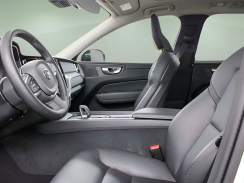 Certified 2025 Volvo XC60 B5 Core image 41