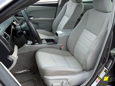 Used 2017 Toyota Camry LE image 16