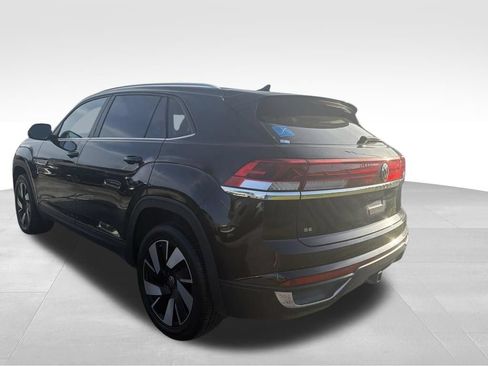 Used 2025 Volkswagen Atlas Cross Sport SE FWD image 34