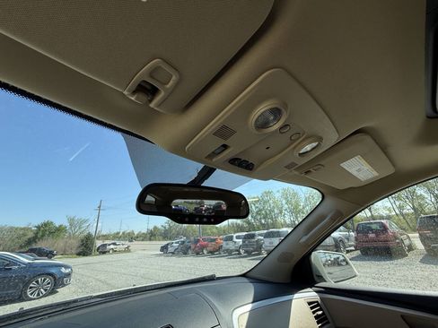 Used 2012 Chevrolet Traverse LTZ AWD/4WD image 28