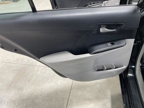 Used 2014 Toyota Camry LE FWD image 15
