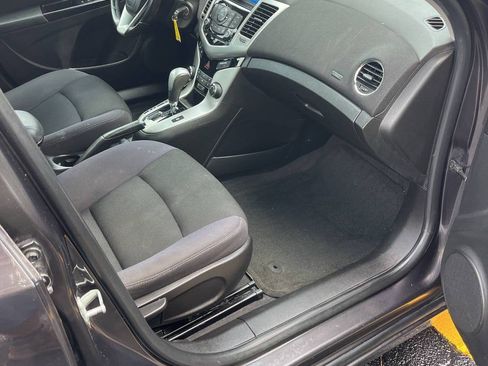 Used 2014 Chevrolet Cruze LT FWD image 18