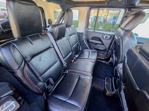 Used 2025 Jeep Wrangler Rubicon image 35