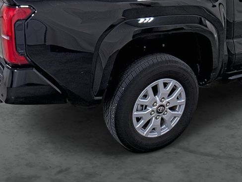 Used 2025 Toyota Tacoma SR5 AWD/4WD image 12