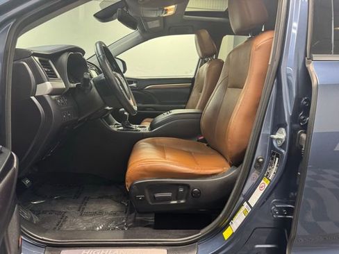 Used 2017 Toyota Highlander Limited AWD/4WD image 13