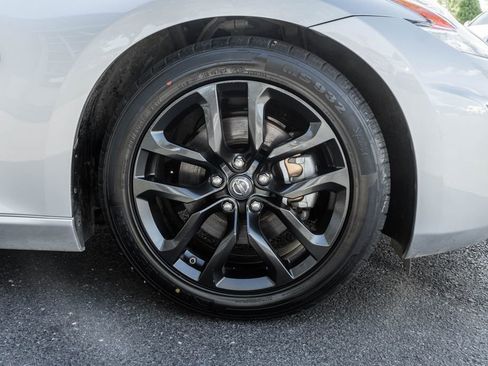 Used 2017 Nissan 370Z Coupe RWD image 5