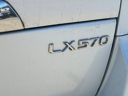 Used 2017 Lexus LX 570 4WD image 9