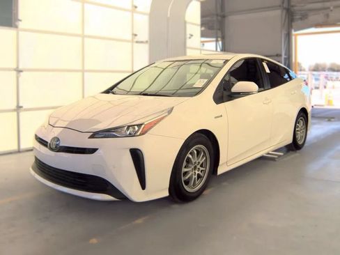 Used 2021 Toyota Prius LE FWD image 1