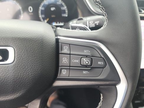 New 2025 Jeep Grand Cherokee Limited w/ Black Appearance Package image 10