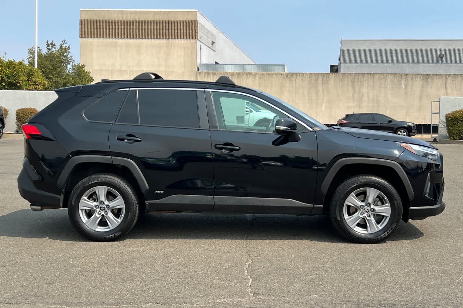 Used 2022 Toyota RAV4 XLE w/ XLE Grade Weather Package AWD/4WD image 6