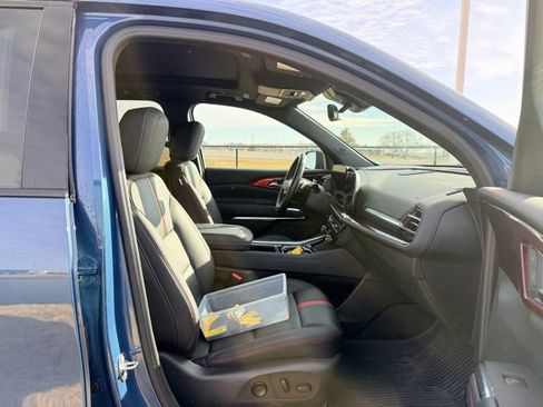 Used 2024 Chevrolet Traverse RS image 11