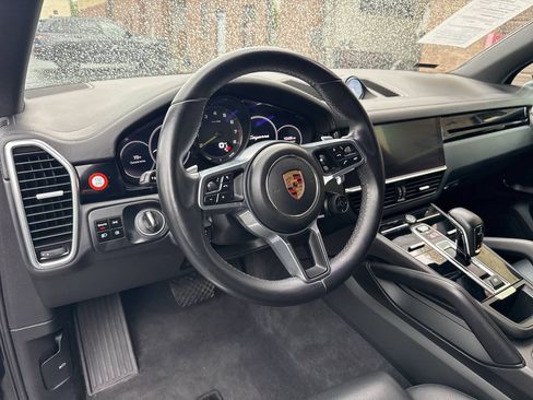 Used 2020 Porsche Cayenne E-Hybrid w/ Premium Plus Package AWD/4WD image 38