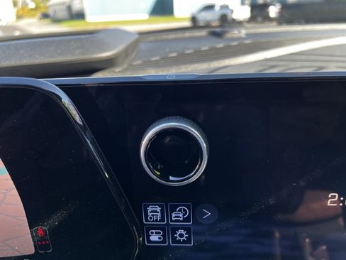 Used 2025 Chevrolet Equinox EV RS image 16