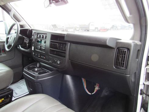 Used 2021 GMC Savana 3500 Extended w/ Power Convenience Package RWD image 15