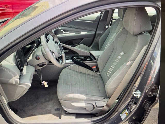 Used 2025 Hyundai Elantra Sport FWD image 7