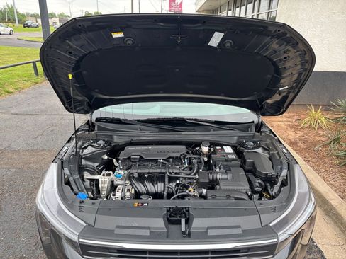 Used 2025 Kia K4 LXS image 31