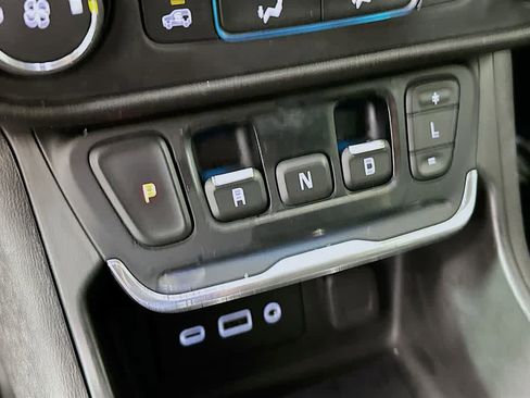 Used 2018 GMC Terrain SLE image 19