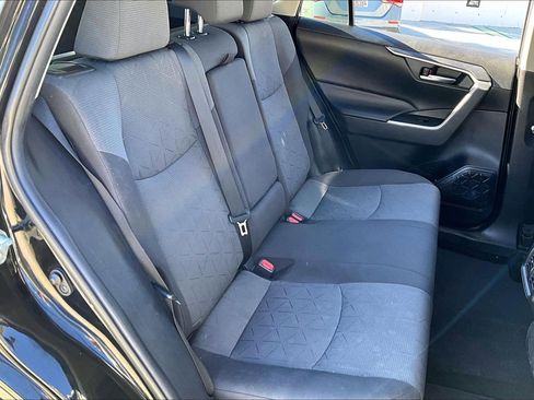 Used 2020 Toyota RAV4 XLE image 21